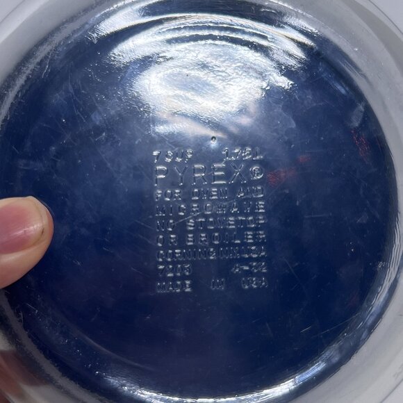 Pyrex 7203 Round Glass 7-Cup Food Storage Bowl with 7402-PC Dark Blue Lid Cover - Picture 3 of 5